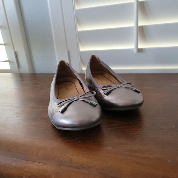 Vionic Women's Minna Metallic Ballet Flats SZ 9 - Picture 2 of 11